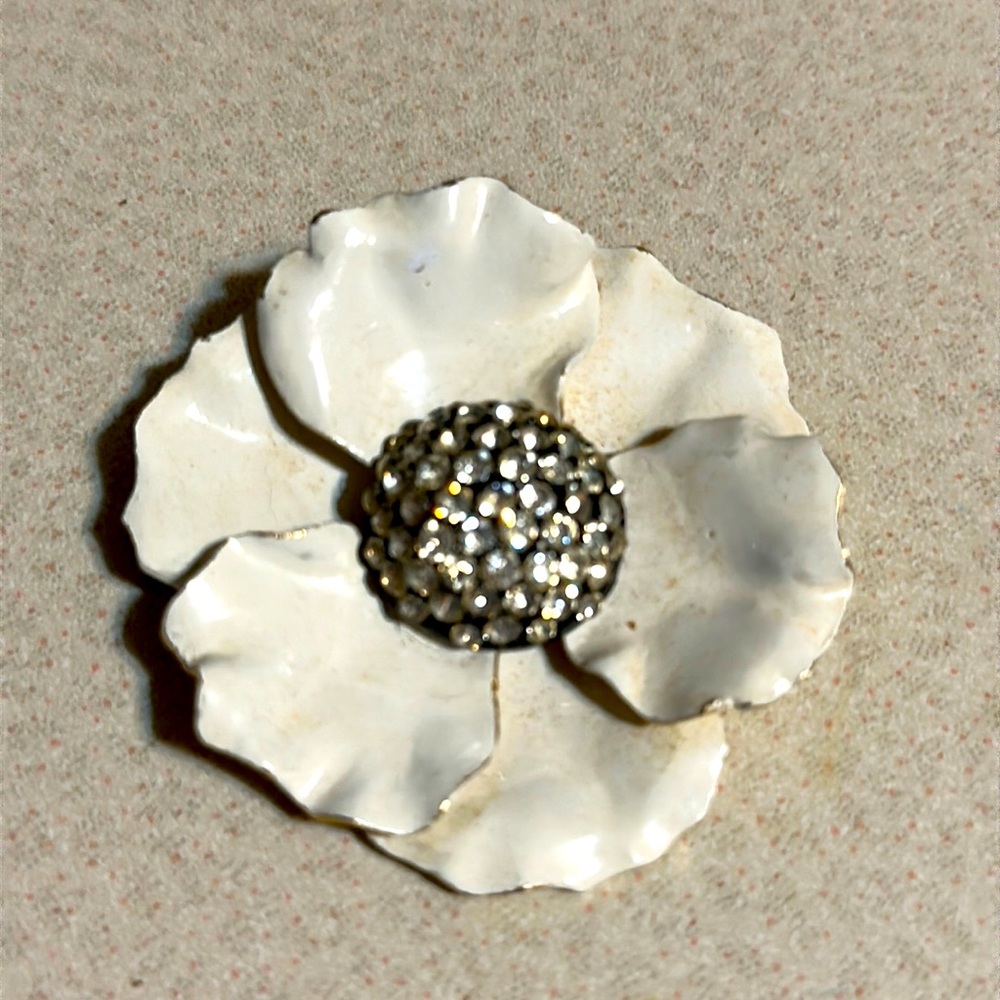 Vintage BSK gold tone white enamel flower with rhinestone center (462)